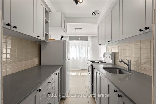 4-2 21st St, Etobicoke, ON, M8V3L7 | Card Image