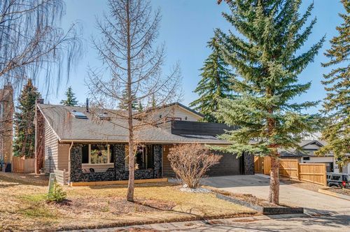 247 Pump Hill Crescent Sw, Home with 6 bedrooms, 3 bathrooms and 5 parking in Calgary AB | Card Image