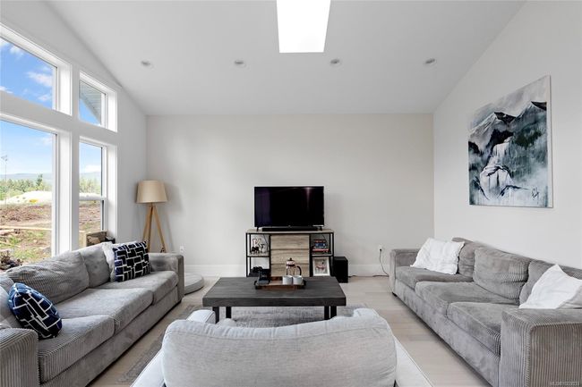 294 Edgewood Cres, House other with 4 bedrooms, 3 bathrooms and 2 parking in Duncan BC | Image 8