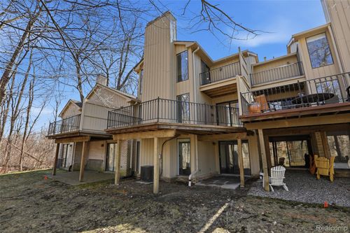 1135 Ivyglen Cir, Bloomfield Hills, MI, 48304-1236 | Card Image