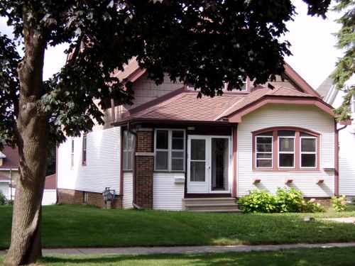 3748 E Armour Ave, Cudahy, WI, 53110-1125 | Card Image