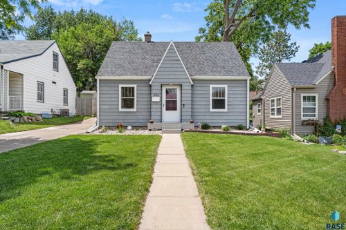 823 S West Ave Avenue, Sioux Falls, SD, 57104 | Card Image