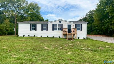 807 Jim Mclemore Road, Home with 3 bedrooms, 2 bathrooms and null parking in Harvest AL | Image 1