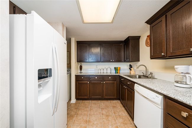 APT-203 - 4242 Gulfbreeze Blvd, Condo with 2 bedrooms, 2 bathrooms and 2 parking in Corpus Christi TX | Image 9