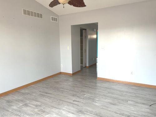 4062 Heatherwood Ct, Warren, MI, 48092-5150 | Card Image