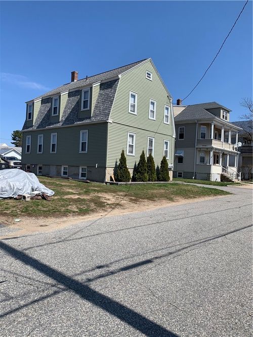 324 Fort St, East Providence, RI, 02914-4992 | Card Image