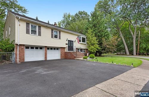 1 Nugent Pl, Westwood, NJ, 07675-1521 | Card Image