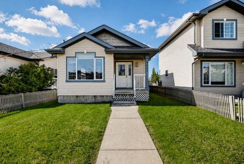 9021 95 Ave, Grande Prairie, AB, T8X1V3 | Card Image