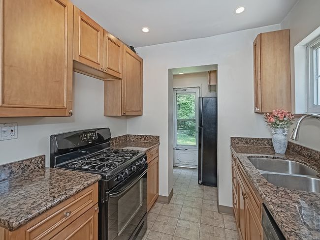 6656 Wilkins Ave, House other with 3 bedrooms, 2 bathrooms and 1 parking in Squirrel Hill PA | Image 9