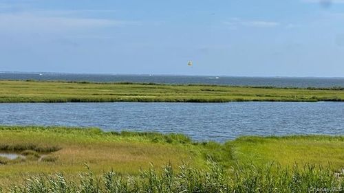 282 Belvedere Dr, Oakdale, NY, 11769-2210 | Card Image