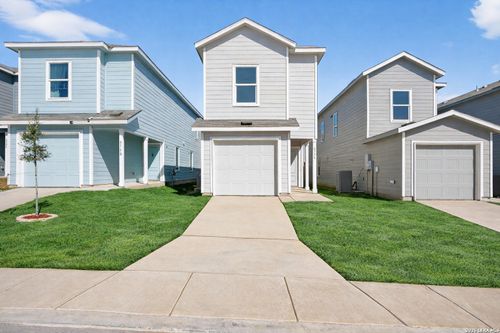 6734 Pumice Pl, Elmendorf, TX, 78112-4463 | Card Image