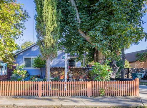 14117 Pine St, Walnut Grove, CA, 95690-8020 | Card Image