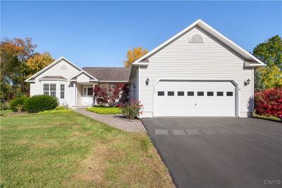 7280 Moss Creek Circle, House other with 3 bedrooms, 2 bathrooms and null parking in Salina NY | Image 1