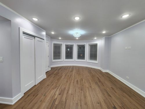 2550 W Balmoral Ave, CHICAGO, IL, 60625-7890 | Card Image