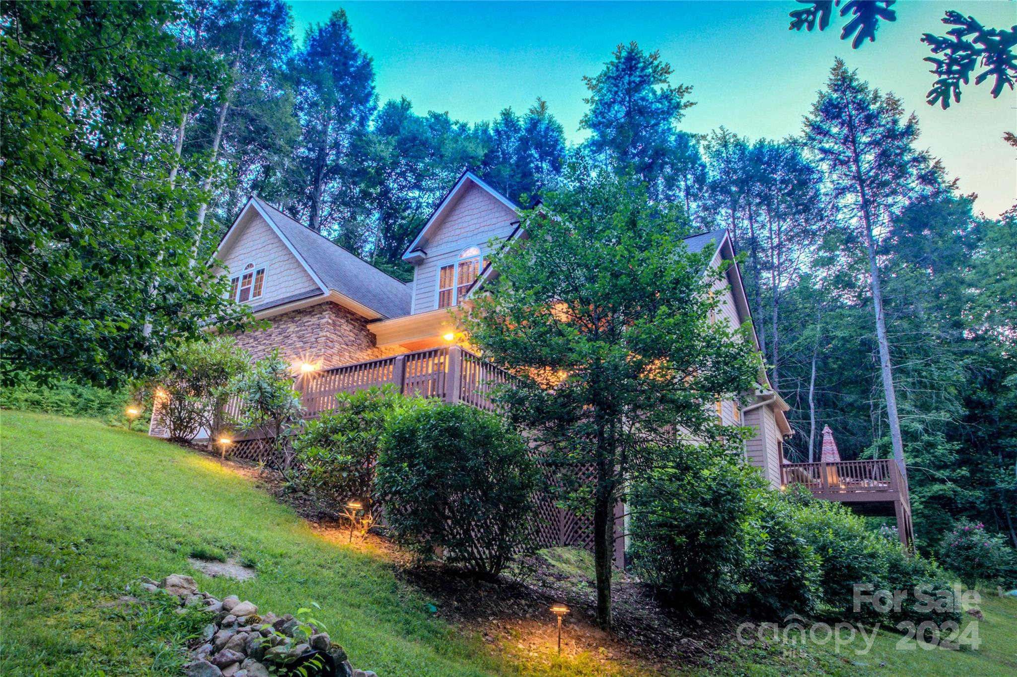Bear River Lodge Trl, Marshall, NC 28753
