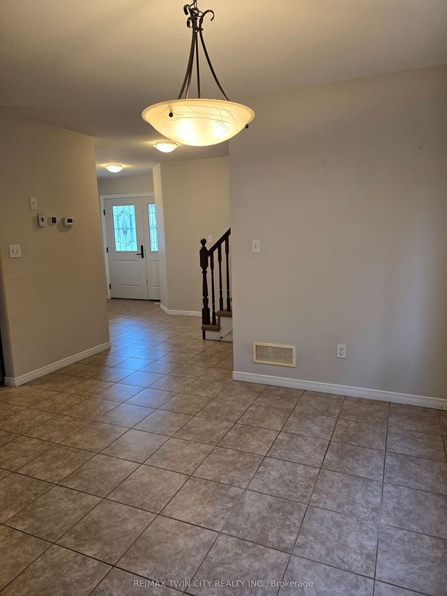 1316 Countrystone Dr, House other with 3 bedrooms, 3 bathrooms and 2 parking in Kitchener ON | Image 4