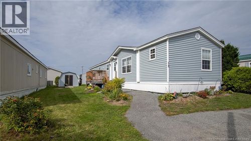 15 Dwayne Ave, House with 3 bedrooms, 2 bathrooms and null parking in Quispamsis NB | Card Image