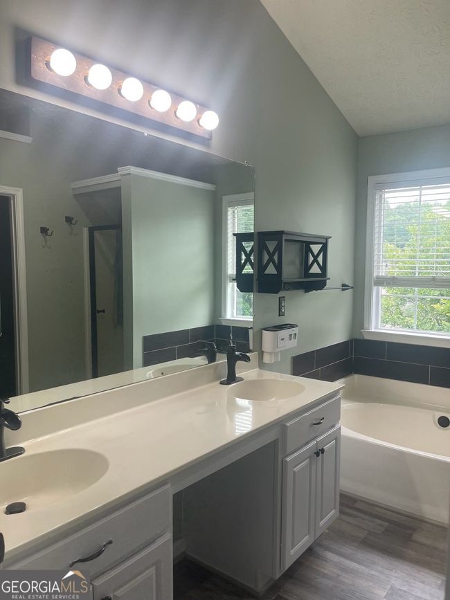 340 Twin Point Way, House other with 3 bedrooms, 3 bathrooms and null parking in Suwanee GA | Image 12
