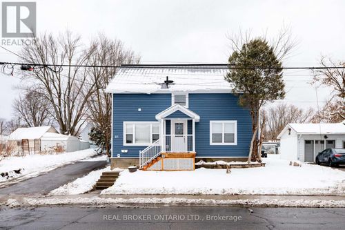 b-81 Queen St, Smiths Falls, ON, K7A3N5 | Card Image