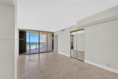 707 - 6767 Collins Ave, Condo with 2 bedrooms, 2 bathrooms and null parking in Miami Beach FL | Image 3