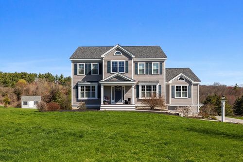 40 Wood St, Groveland, MA, 01834-1907 | Card Image