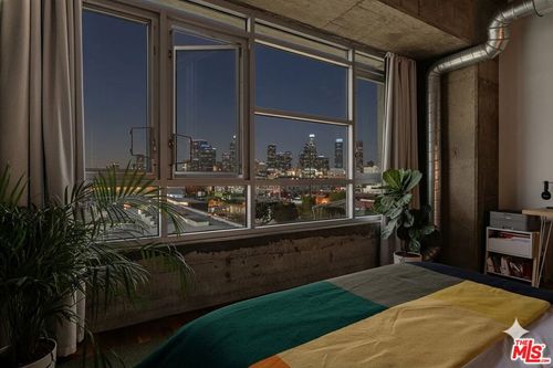 425-530 Hewitt St, Los Angeles, CA, 90013-2215 | Card Image