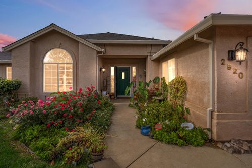 2920 Aspen Glow Ln, Redding, CA, 96001-5716 | Card Image