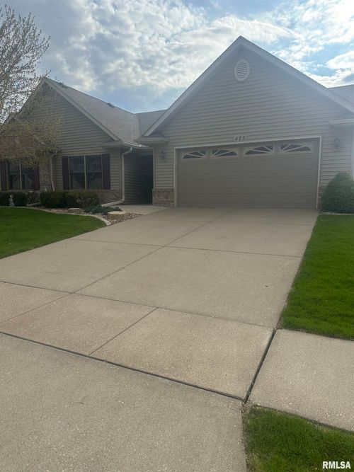 425 Kevin Rd, Blue Grass, IA, 52726-9789 | Card Image