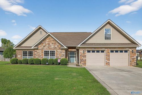24 Mountain Cove Dr, Trinity, AL, 35673-5844 | Card Image