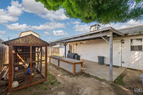 1613 Candace Ave, Bakersfield, CA, 93307-7112 | Card Image