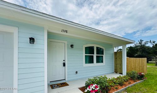 1598 Montgomery Ave, Daytona Beach, FL, 32117-2026 | Card Image