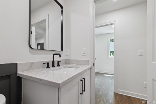 35-1105-Ivyglen-Cir-Bloomfield-Hills-MI-48304-WindowStill-17.jpg | Image 32