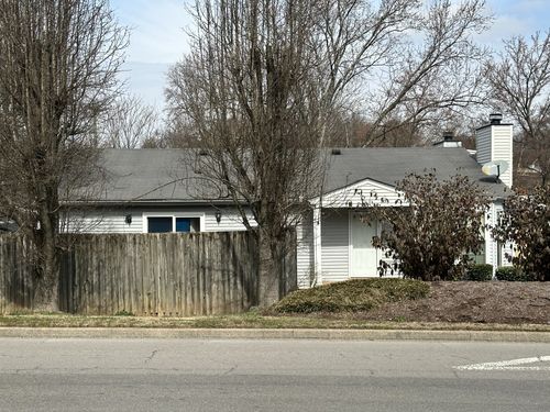 901 Patio Dr, Nashville, TN, 37214-3915 | Card Image