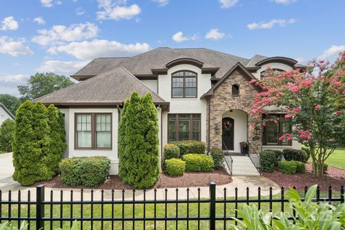 2145 Foxcroft Woods Ln, Charlotte, NC, 28211-2666 | Card Image