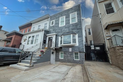 136 North St, Jersey City, NJ, 07307-2551 | Card Image