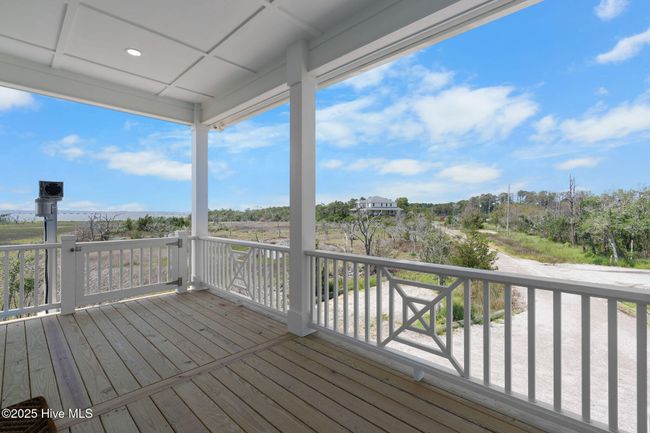Covered Front Deck | Image 22