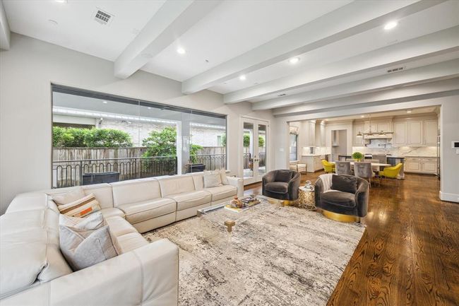 8304 Maple Ct, House other with 5 bedrooms, 5 bathrooms and 2 parking in Bellaire TX | Image 13