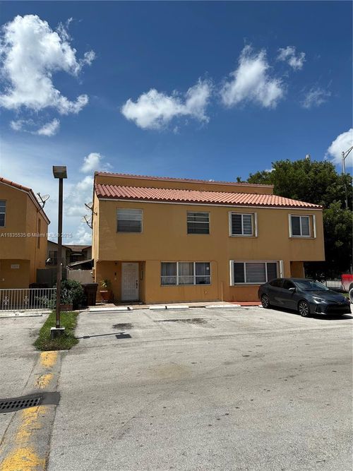 03-2405 W 54th Pl, Hialeah, FL, 33016 | Card Image