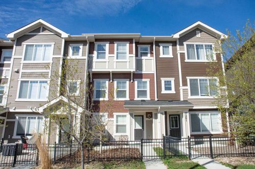 197 Sundown Rd, Cochrane, AB, T4C2M6 | Card Image