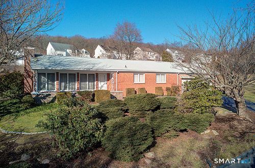 76 Gaylord Mountain Rd, Hamden, CT, 06518-1716 | Card Image