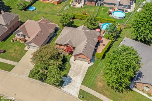 51843 Indian Pointe Dr, Macomb, MI, 48042-4268 | Card Image