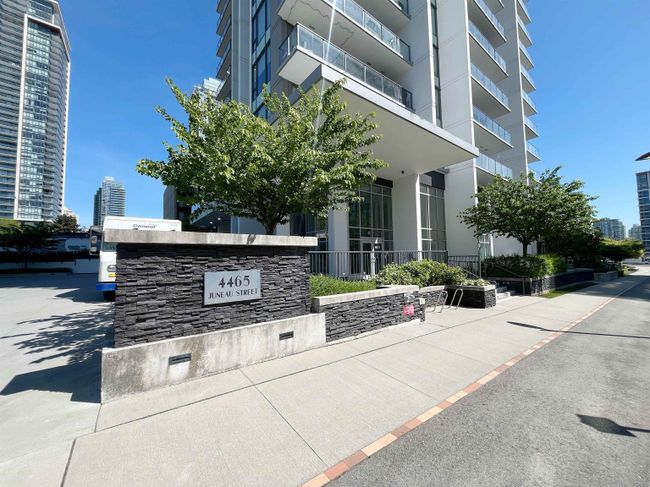 1101 - 4465 Juneau Street, Condo with 2 bedrooms, 2 bathrooms and 1 parking in Burnaby BC | Image 3