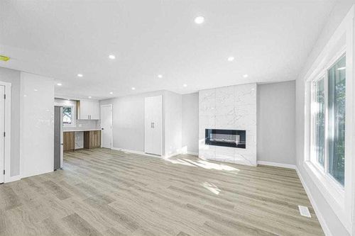 3239 Dovercliffe Rd Se, Calgary, AB, T2B1W1 | Card Image