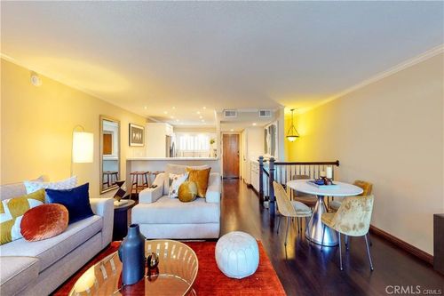 208-4415 Saugus Ave, Sherman Oaks, CA, 91403-4402 | Card Image