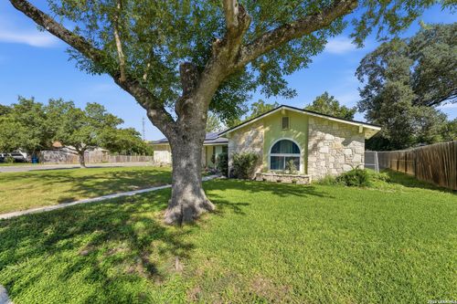5703 Creekwood St, San Antonio, TX, 78233-4911 | Card Image