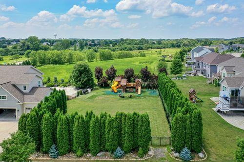 1330 Prairie Creek Blvd, Oconomowoc, WI, 53066-8697 | Card Image