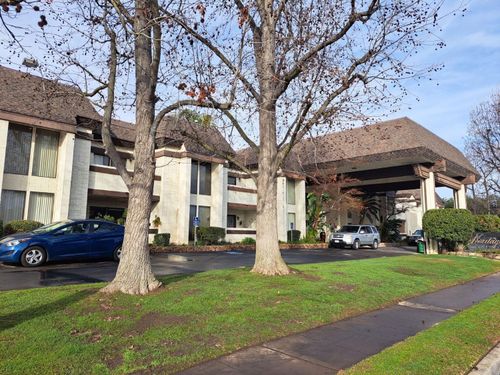 apt-123-4919 N Millbrook Ave, Fresno, CA, 93726-0704 | Card Image