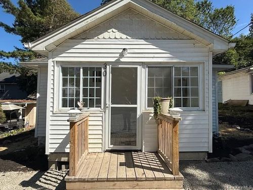 30 Hillside Rd, Greenwood Lake, NY, 10925-4310 | Card Image