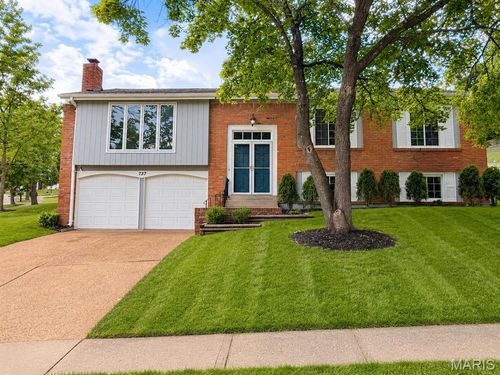 737 Country Heights Ct, Manchester, MO, 63021-5623 | Card Image