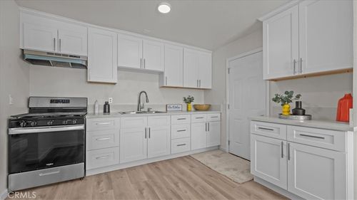 242 E 6th St, Perris, CA, 92570-2405 | Card Image